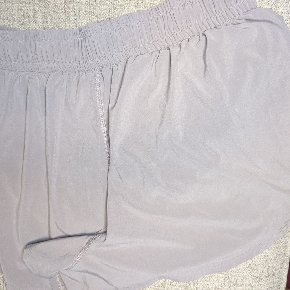 lululemon athletica Women's Gray Shorts - Picture 5 of 5